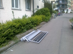 Gratis Möbel auf der Röschibachstrasse Gratis Möbel auf der Röschibachstrasse