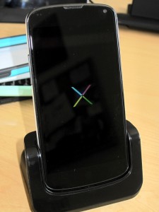 RND Dock mit Nexus 4 ohne Bumper RND Dock mit Nexus 4 ohne Bumper